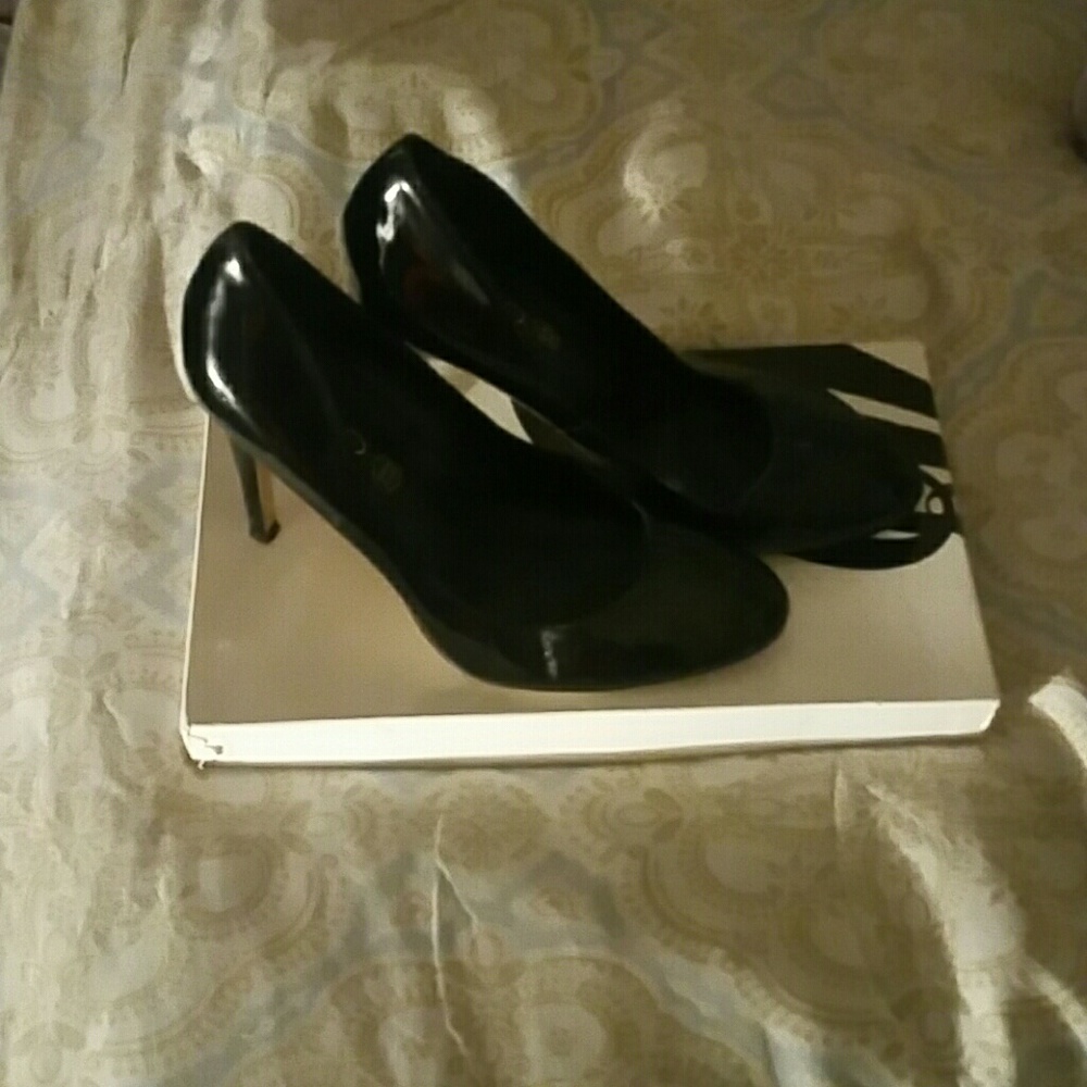 ALDO Black Patent pumps